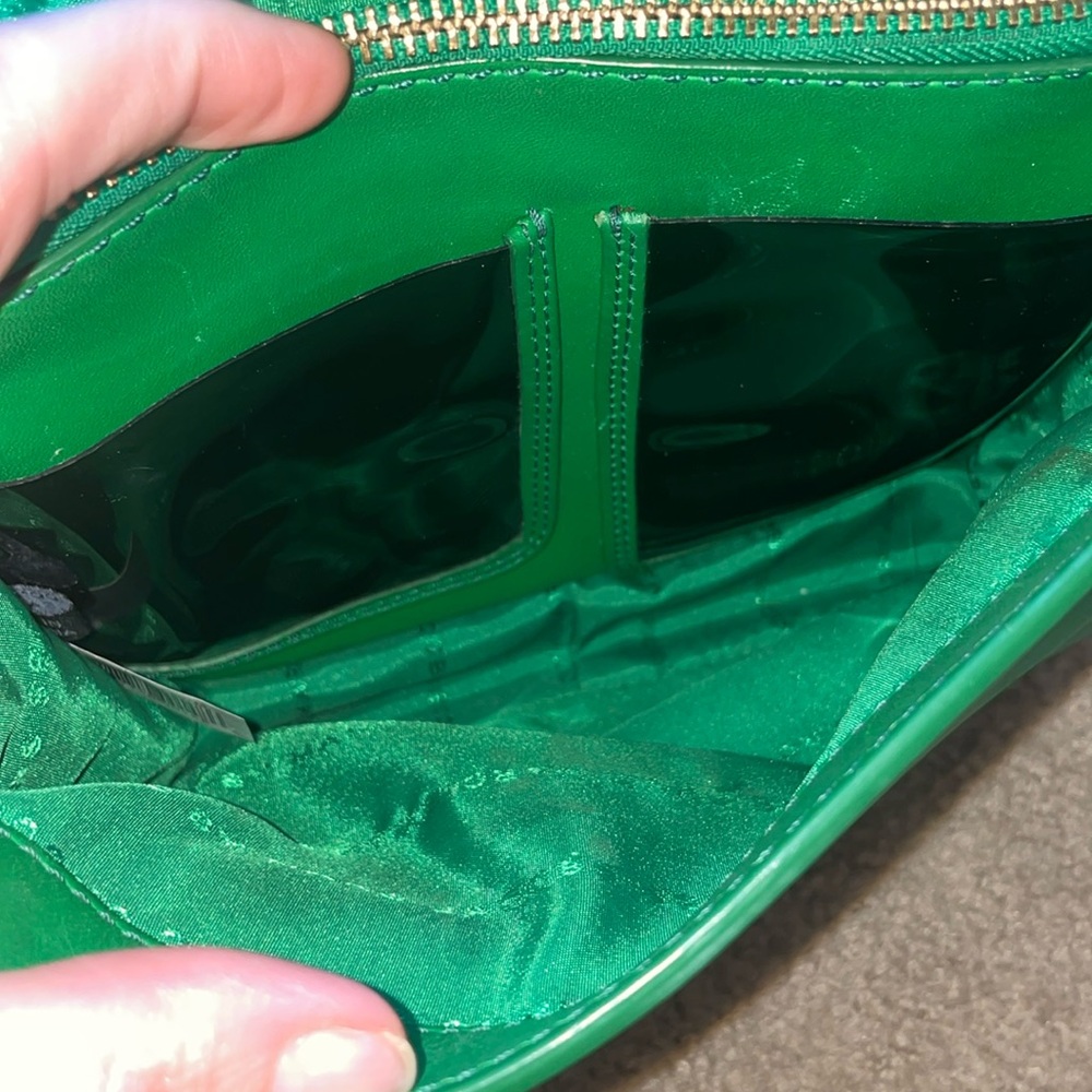 Marc Jacobs Emerald Green Leather Crossbody Bag with Gold Hardware - Picture 9 of 10